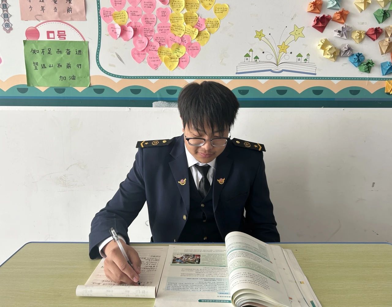 青衿之志 履践致远 | 学习之星：晏新贤